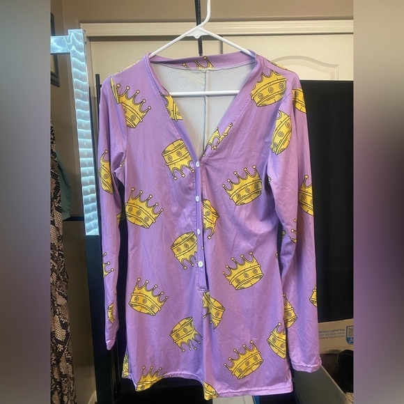 ‼️👑 Queen Sleep Romper👑‼️ - Picture 2 of 5